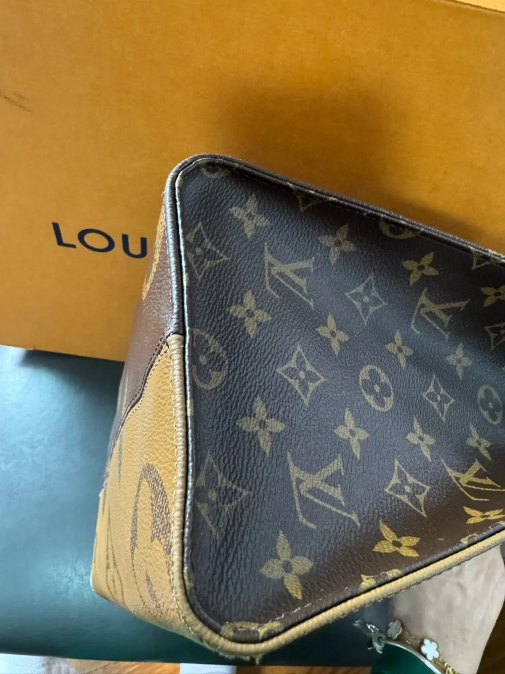 Louis Vuitton OnTheGo MM - Picture 10 of 16